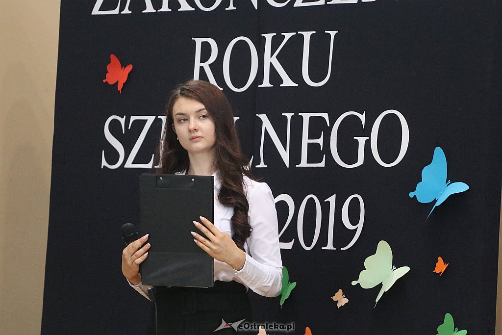 Zakończenie roku szkolnego w II LO [19.06.2019] - zdjęcie #1 - eOstroleka.pl