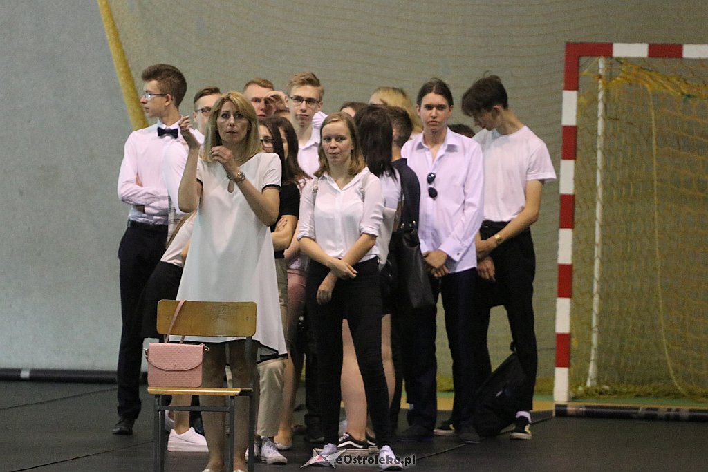 Zakończenie roku szkolnego w III LO [19.06.2019] - zdjęcie #1 - eOstroleka.pl