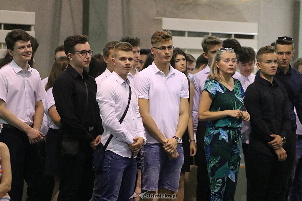 Zakończenie roku szkolnego w III LO [19.06.2019] - zdjęcie #4 - eOstroleka.pl