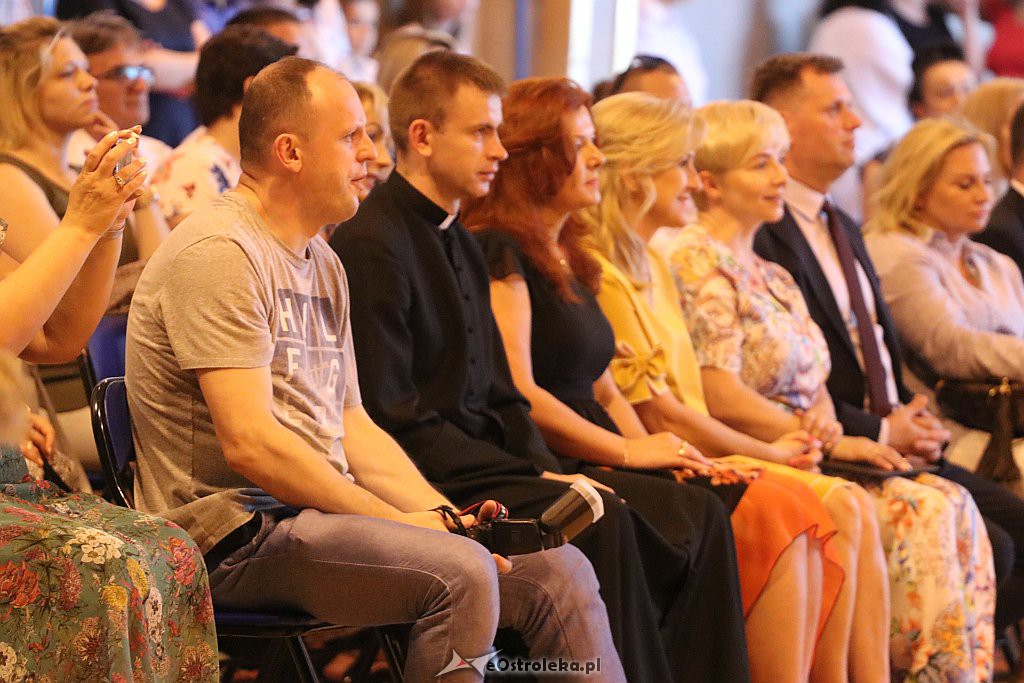 Zakończenie roku szkolnego w SP 10 [19.06.2019] - zdjęcie #27 - eOstroleka.pl