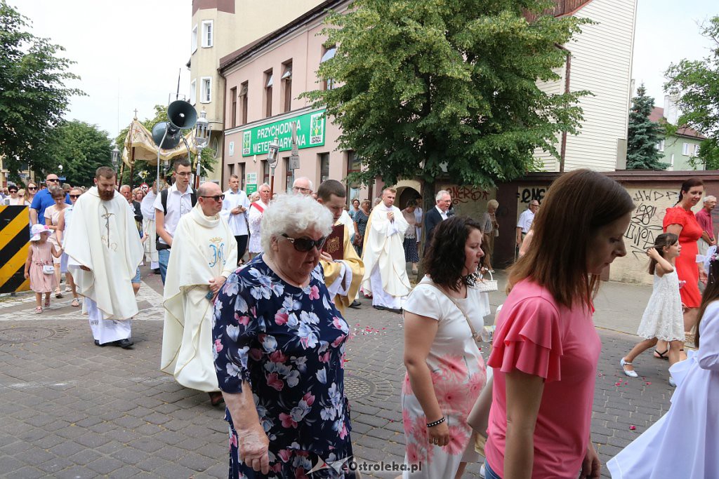 Procesja Bożego Ciała w parafi pw. św. Antoniego Padewskiego w Ostrołęce [20.06.2019] - zdjęcie #45 - eOstroleka.pl