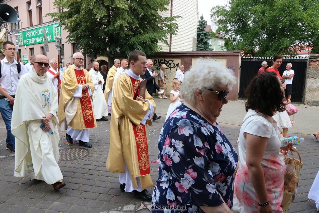 Procesja Bożego Ciała w parafi pw. św. Antoniego Padewskiego w Ostrołęce [20.06.2019] - zdjęcie #46 - eOstroleka.pl