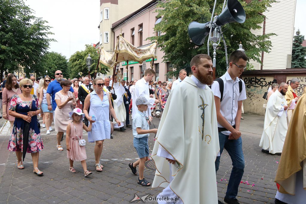 Procesja Bożego Ciała w parafi pw. św. Antoniego Padewskiego w Ostrołęce [20.06.2019] - zdjęcie #50 - eOstroleka.pl