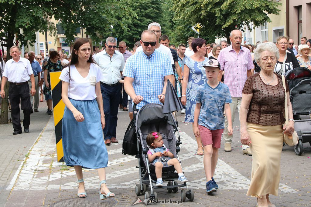 Procesja Bożego Ciała w parafi pw. św. Antoniego Padewskiego w Ostrołęce [20.06.2019] - zdjęcie #146 - eOstroleka.pl