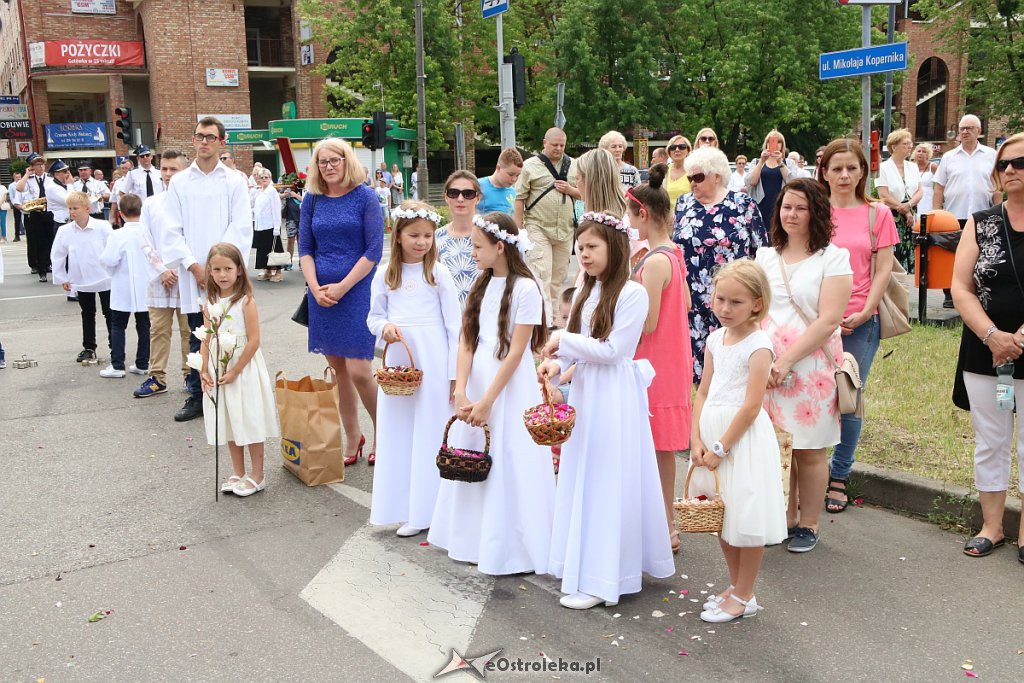 Procesja Bożego Ciała w parafi pw. św. Antoniego Padewskiego w Ostrołęce [20.06.2019] - zdjęcie #144 - eOstroleka.pl