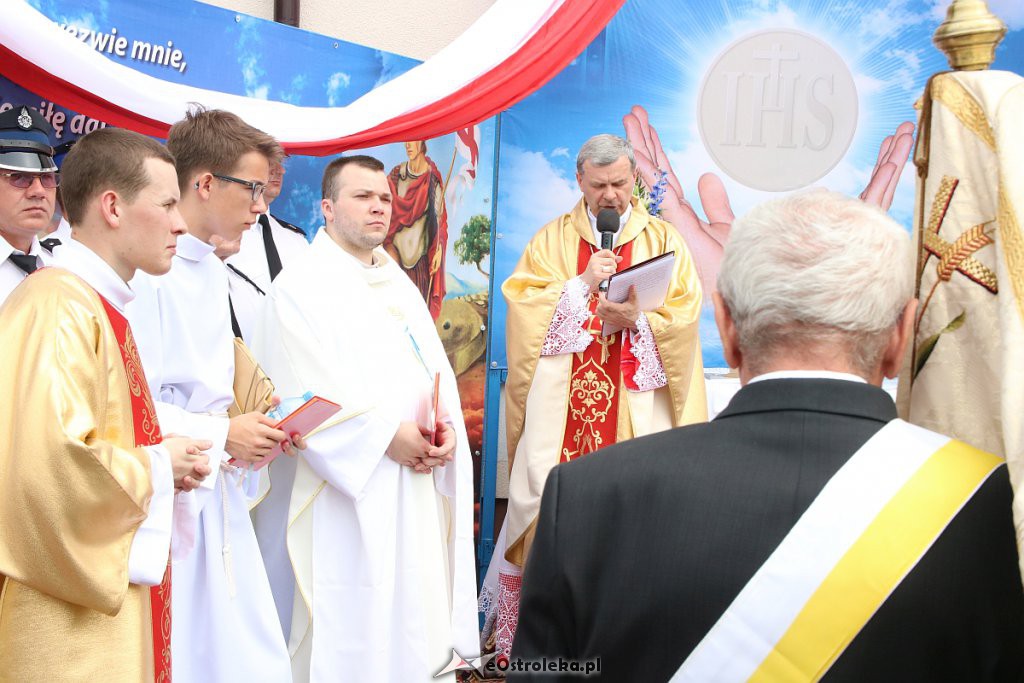 Procesja Bożego Ciała w parafi pw. św. Antoniego Padewskiego w Ostrołęce [20.06.2019] - zdjęcie #103 - eOstroleka.pl