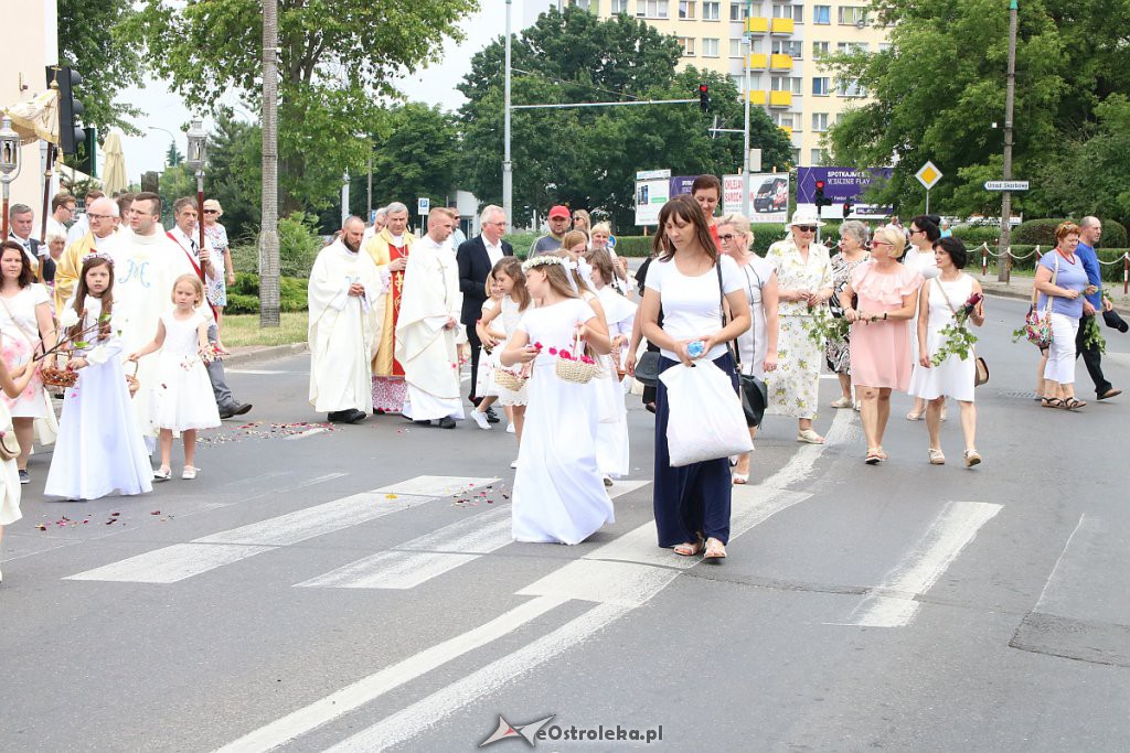 Procesja Bożego Ciała w parafi pw. św. Antoniego Padewskiego w Ostrołęce [20.06.2019] - zdjęcie #115 - eOstroleka.pl