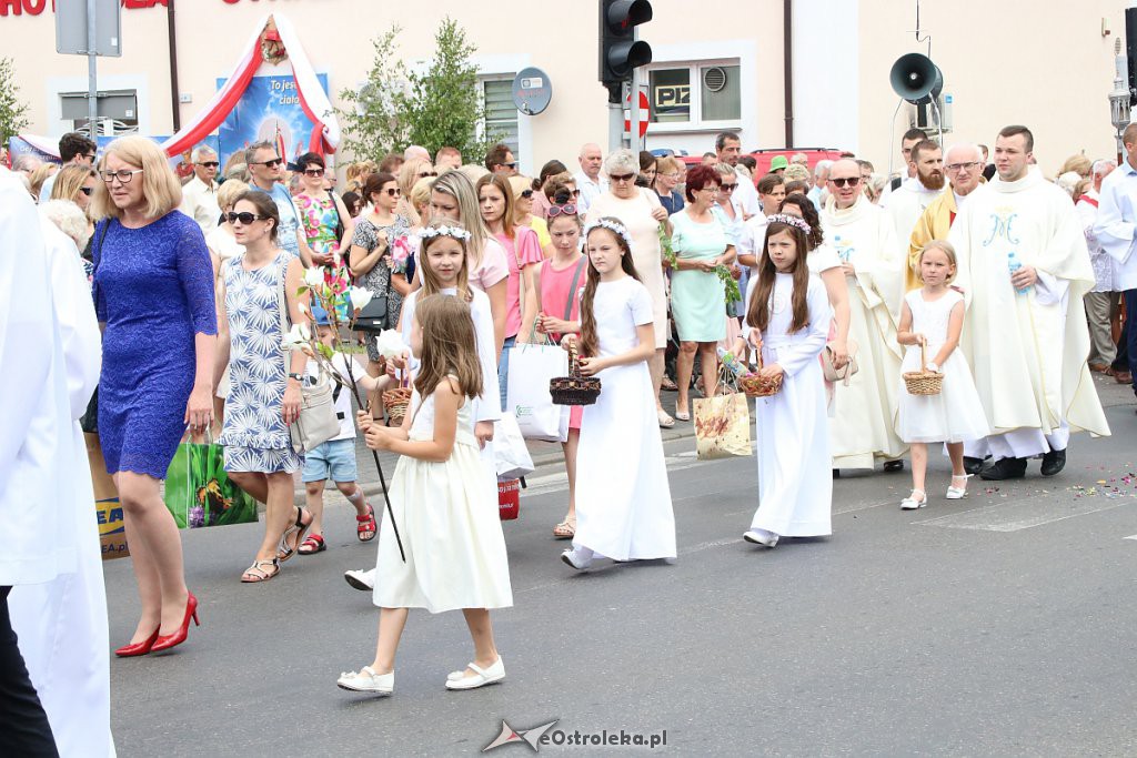 Procesja Bożego Ciała w parafi pw. św. Antoniego Padewskiego w Ostrołęce [20.06.2019] - zdjęcie #113 - eOstroleka.pl
