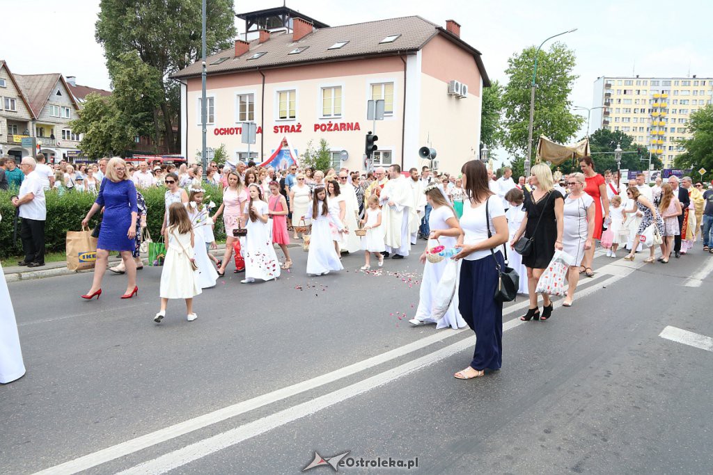 Procesja Bożego Ciała w parafi pw. św. Antoniego Padewskiego w Ostrołęce [20.06.2019] - zdjęcie #110 - eOstroleka.pl