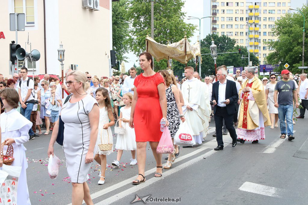Procesja Bożego Ciała w parafi pw. św. Antoniego Padewskiego w Ostrołęce [20.06.2019] - zdjęcie #109 - eOstroleka.pl