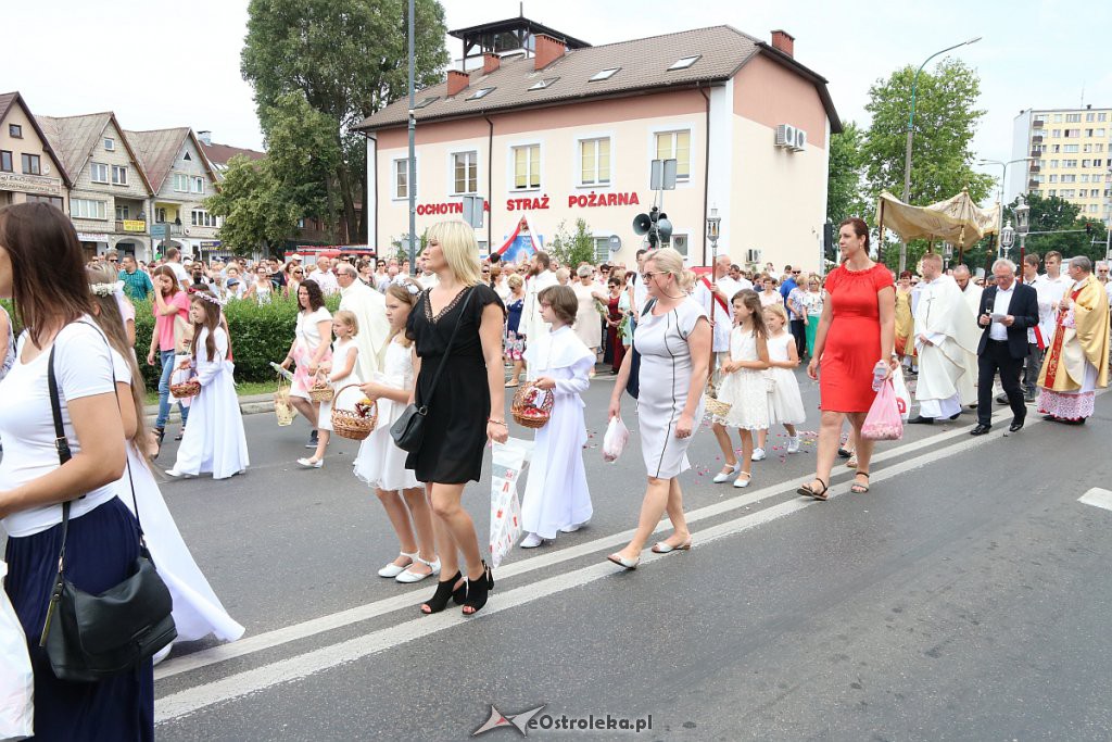 Procesja Bożego Ciała w parafi pw. św. Antoniego Padewskiego w Ostrołęce [20.06.2019] - zdjęcie #108 - eOstroleka.pl