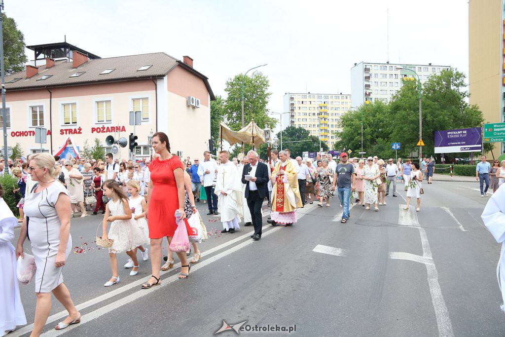Procesja Bożego Ciała w parafi pw. św. Antoniego Padewskiego w Ostrołęce [20.06.2019] - zdjęcie #107 - eOstroleka.pl