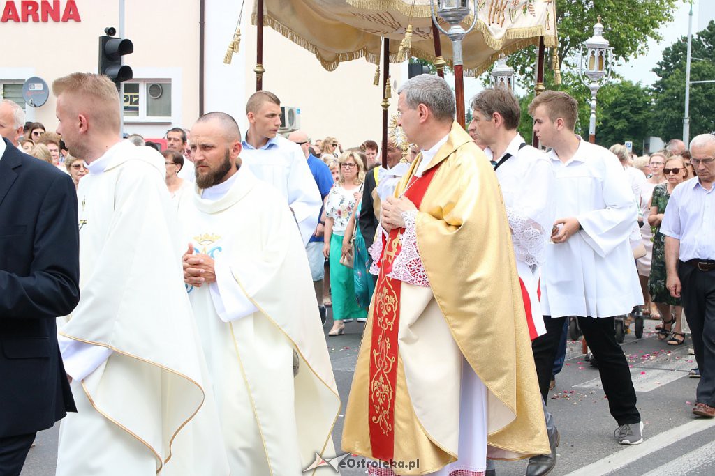 Procesja Bożego Ciała w parafi pw. św. Antoniego Padewskiego w Ostrołęce [20.06.2019] - zdjęcie #105 - eOstroleka.pl