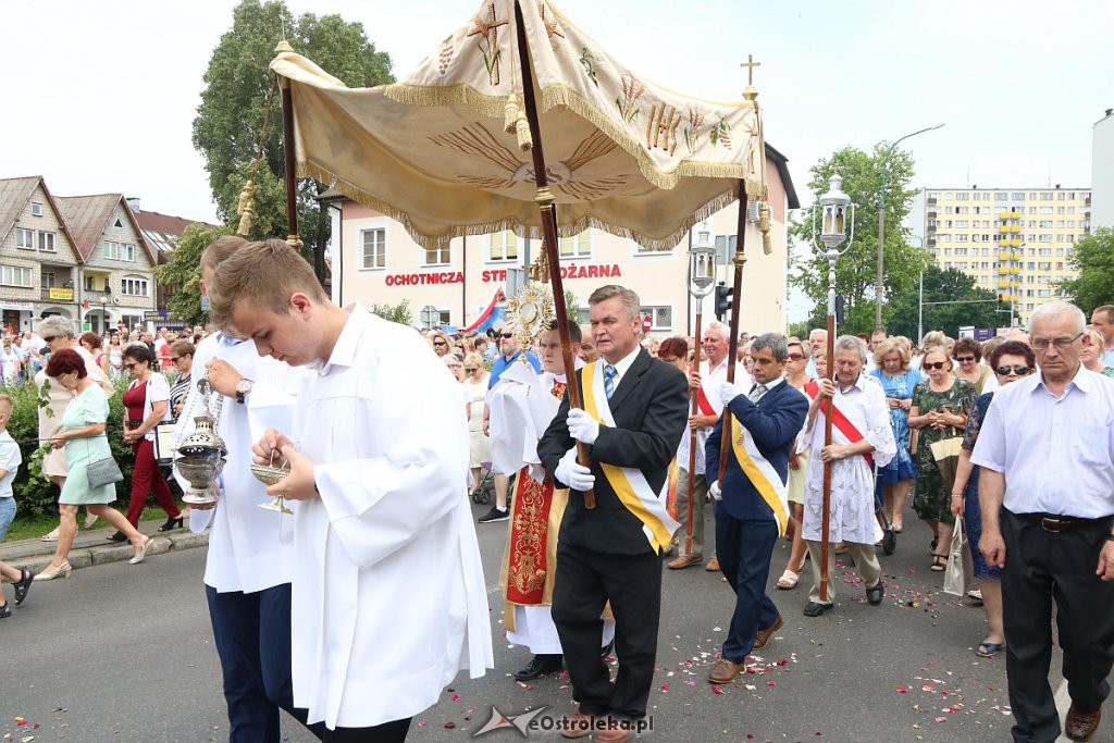 Procesja Bożego Ciała w parafi pw. św. Antoniego Padewskiego w Ostrołęce [20.06.2019] - zdjęcie #102 - eOstroleka.pl