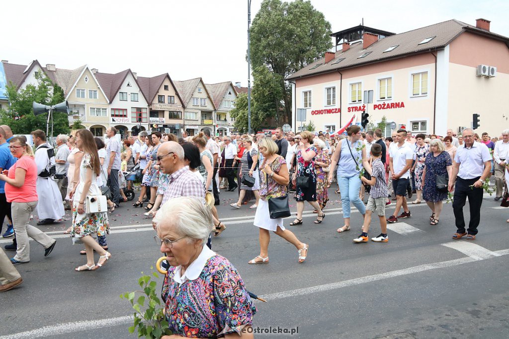 Procesja Bożego Ciała w parafi pw. św. Antoniego Padewskiego w Ostrołęce [20.06.2019] - zdjęcie #154 - eOstroleka.pl