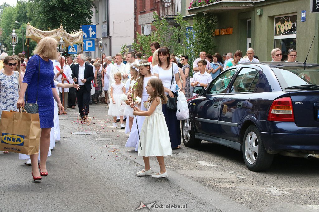 Procesja Bożego Ciała w parafi pw. św. Antoniego Padewskiego w Ostrołęce [20.06.2019] - zdjęcie #193 - eOstroleka.pl