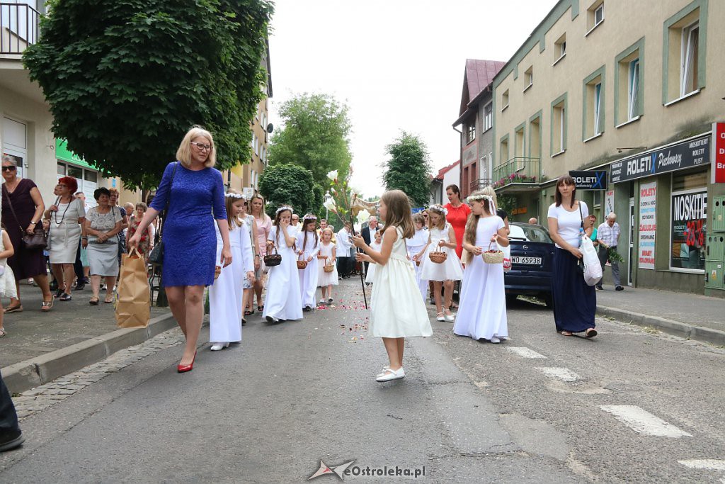 Procesja Bożego Ciała w parafi pw. św. Antoniego Padewskiego w Ostrołęce [20.06.2019] - zdjęcie #194 - eOstroleka.pl