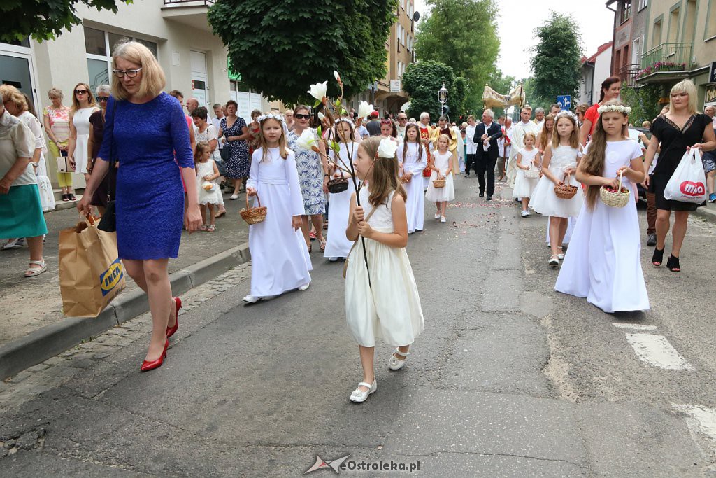 Procesja Bożego Ciała w parafi pw. św. Antoniego Padewskiego w Ostrołęce [20.06.2019] - zdjęcie #195 - eOstroleka.pl