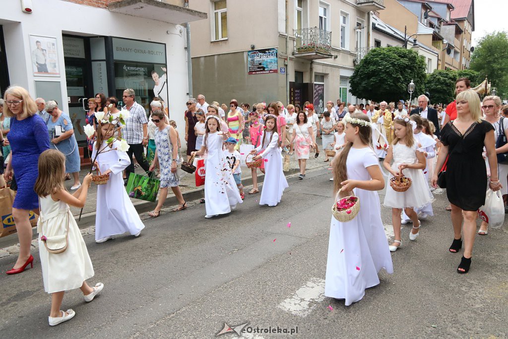 Procesja Bożego Ciała w parafi pw. św. Antoniego Padewskiego w Ostrołęce [20.06.2019] - zdjęcie #198 - eOstroleka.pl