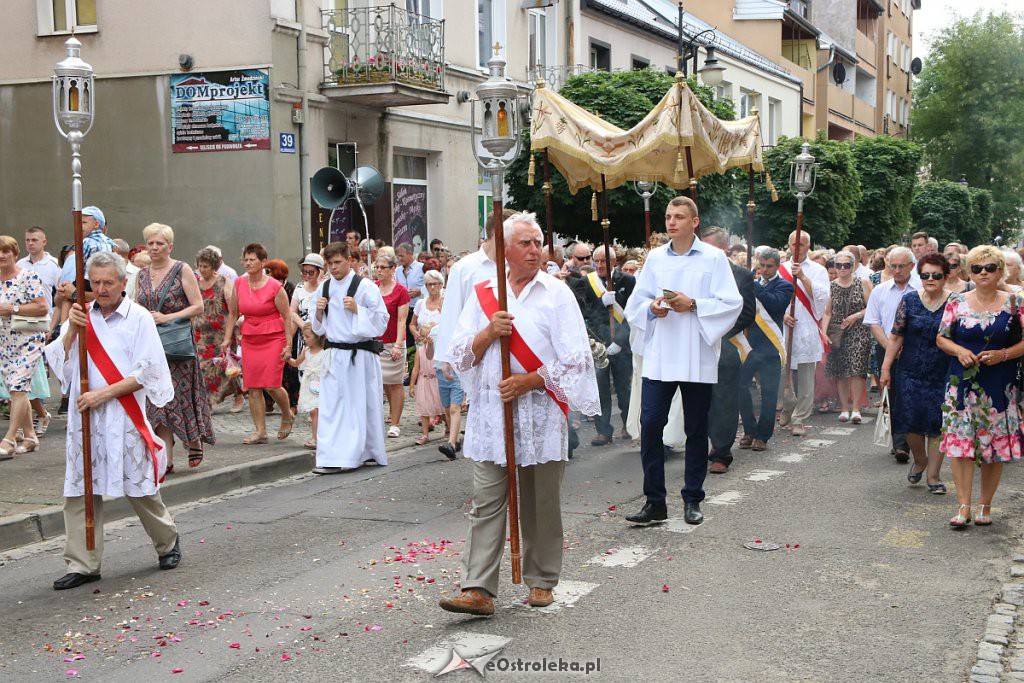 Procesja Bożego Ciała w parafi pw. św. Antoniego Padewskiego w Ostrołęce [20.06.2019] - zdjęcie #201 - eOstroleka.pl