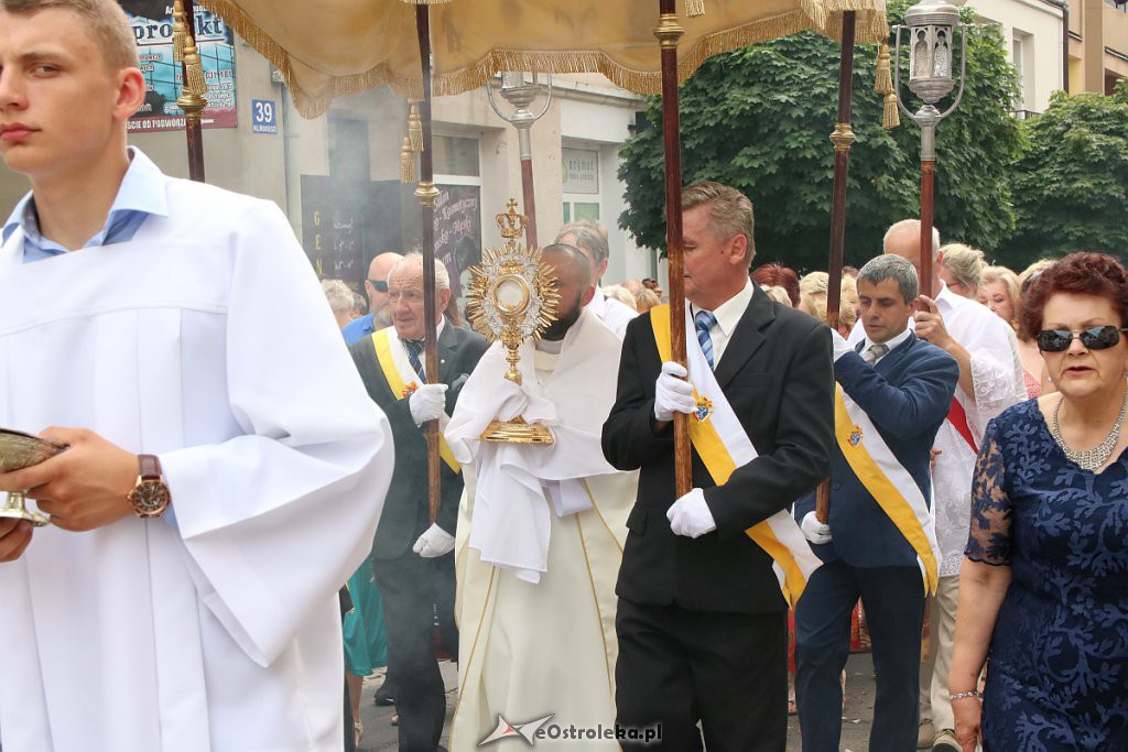 Procesja Bożego Ciała w parafi pw. św. Antoniego Padewskiego w Ostrołęce [20.06.2019] - zdjęcie #204 - eOstroleka.pl