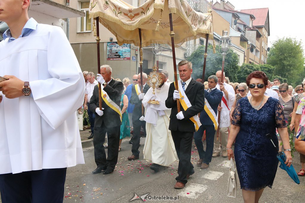 Procesja Bożego Ciała w parafi pw. św. Antoniego Padewskiego w Ostrołęce [20.06.2019] - zdjęcie #205 - eOstroleka.pl