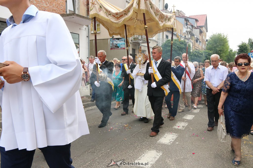 Procesja Bożego Ciała w parafi pw. św. Antoniego Padewskiego w Ostrołęce [20.06.2019] - zdjęcie #206 - eOstroleka.pl