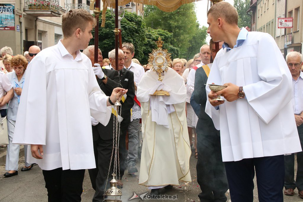 Procesja Bożego Ciała w parafi pw. św. Antoniego Padewskiego w Ostrołęce [20.06.2019] - zdjęcie #207 - eOstroleka.pl