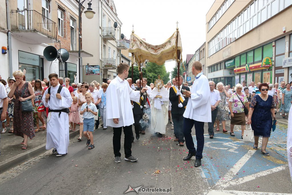 Procesja Bożego Ciała w parafi pw. św. Antoniego Padewskiego w Ostrołęce [20.06.2019] - zdjęcie #208 - eOstroleka.pl