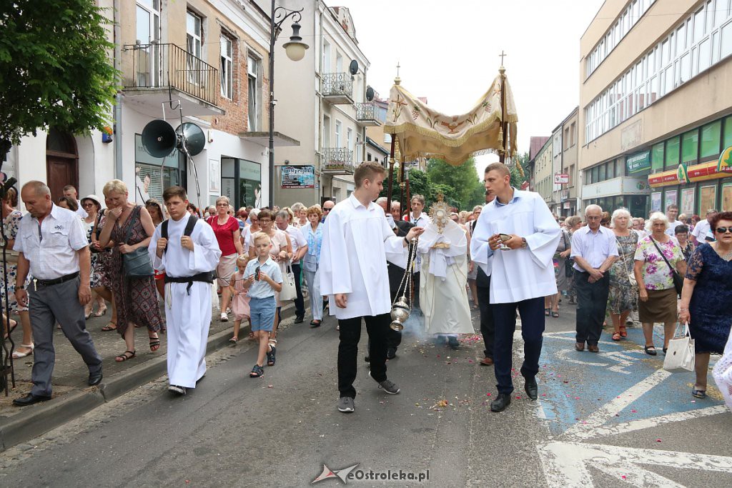 Procesja Bożego Ciała w parafi pw. św. Antoniego Padewskiego w Ostrołęce [20.06.2019] - zdjęcie #209 - eOstroleka.pl