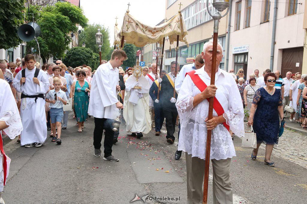 Procesja Bożego Ciała w parafi pw. św. Antoniego Padewskiego w Ostrołęce [20.06.2019] - zdjęcie #210 - eOstroleka.pl