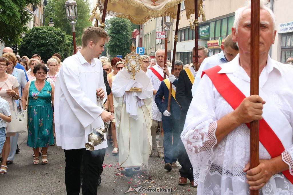 Procesja Bożego Ciała w parafi pw. św. Antoniego Padewskiego w Ostrołęce [20.06.2019] - zdjęcie #211 - eOstroleka.pl