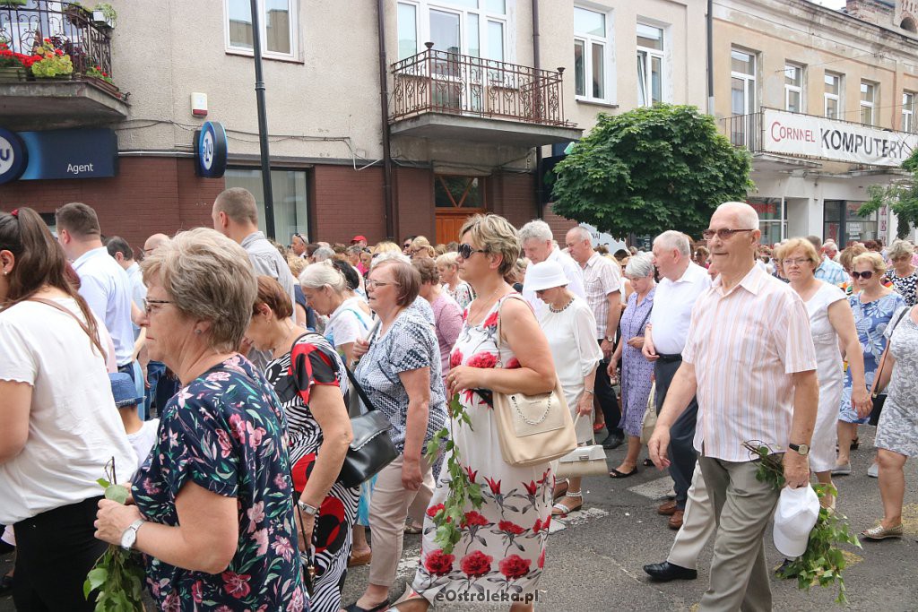 Procesja Bożego Ciała w parafi pw. św. Antoniego Padewskiego w Ostrołęce [20.06.2019] - zdjęcie #217 - eOstroleka.pl