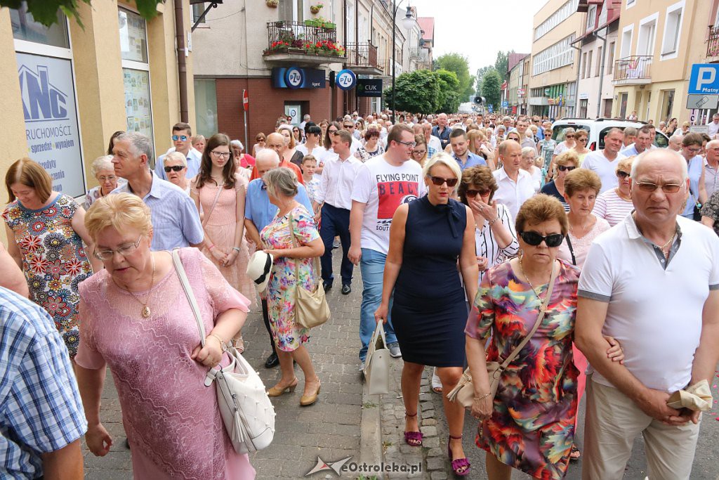 Procesja Bożego Ciała w parafi pw. św. Antoniego Padewskiego w Ostrołęce [20.06.2019] - zdjęcie #221 - eOstroleka.pl