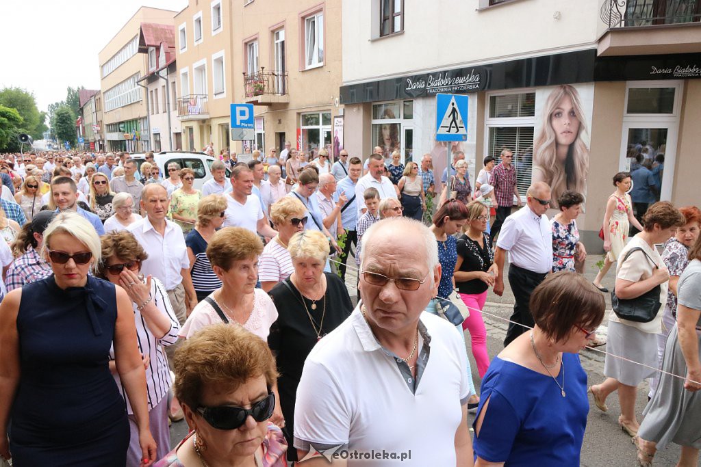 Procesja Bożego Ciała w parafi pw. św. Antoniego Padewskiego w Ostrołęce [20.06.2019] - zdjęcie #222 - eOstroleka.pl