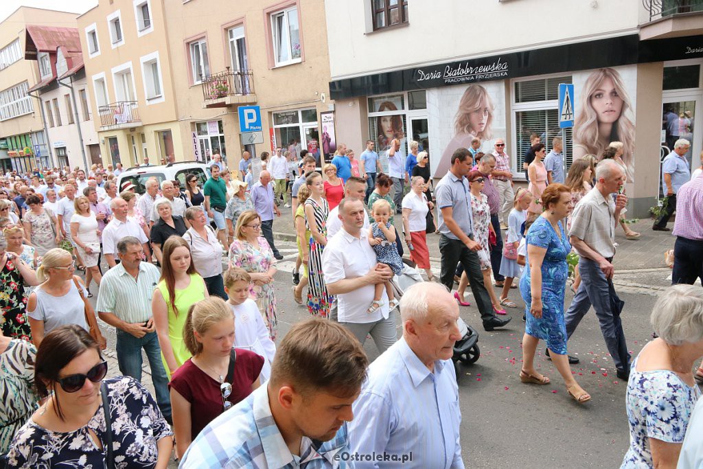 Procesja Bożego Ciała w parafi pw. św. Antoniego Padewskiego w Ostrołęce [20.06.2019] - zdjęcie #230 - eOstroleka.pl