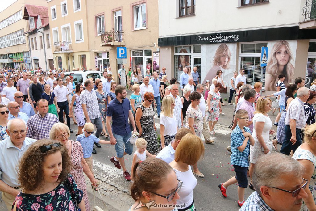 Procesja Bożego Ciała w parafi pw. św. Antoniego Padewskiego w Ostrołęce [20.06.2019] - zdjęcie #232 - eOstroleka.pl