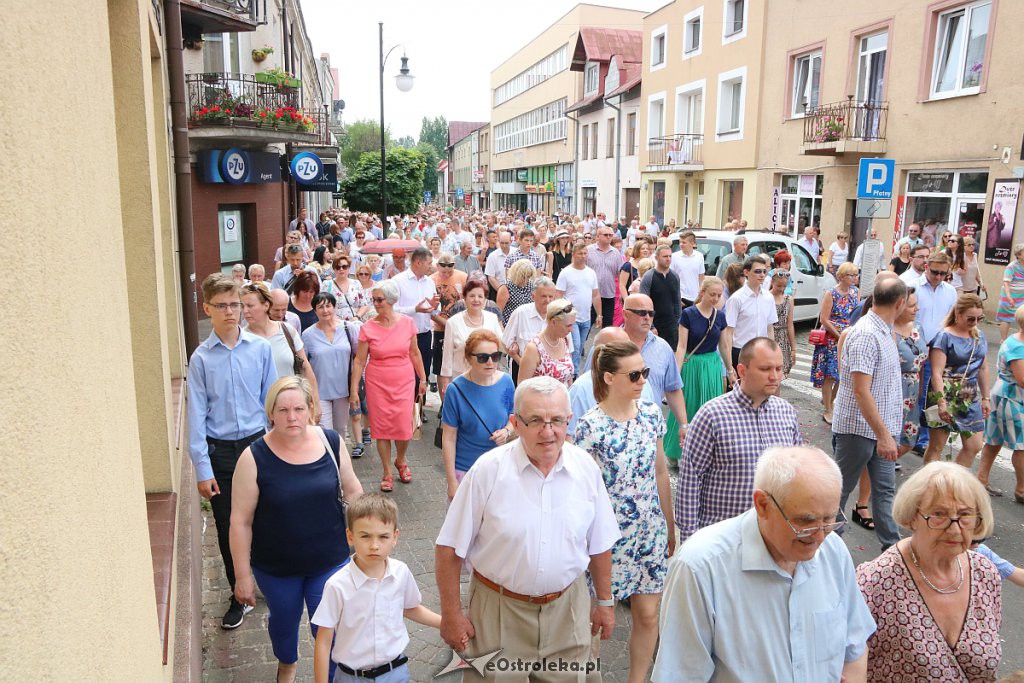 Procesja Bożego Ciała w parafi pw. św. Antoniego Padewskiego w Ostrołęce [20.06.2019] - zdjęcie #233 - eOstroleka.pl