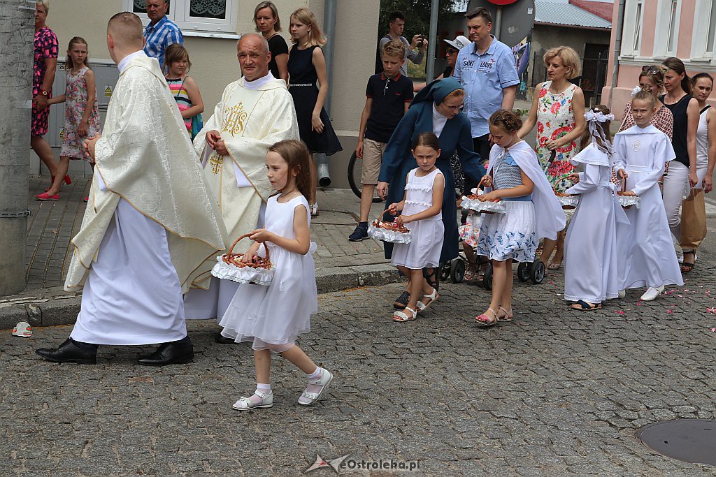 Procesja Bożego Ciała w parafii pw. Nawiedzenia NMP w Ostrołęce [20.06.2019] - zdjęcie #36 - eOstroleka.pl
