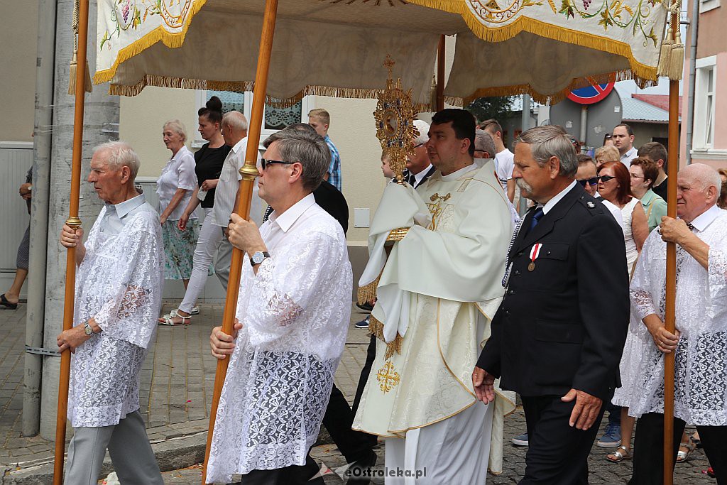Procesja Bożego Ciała w parafii pw. Nawiedzenia NMP w Ostrołęce [20.06.2019] - zdjęcie #58 - eOstroleka.pl