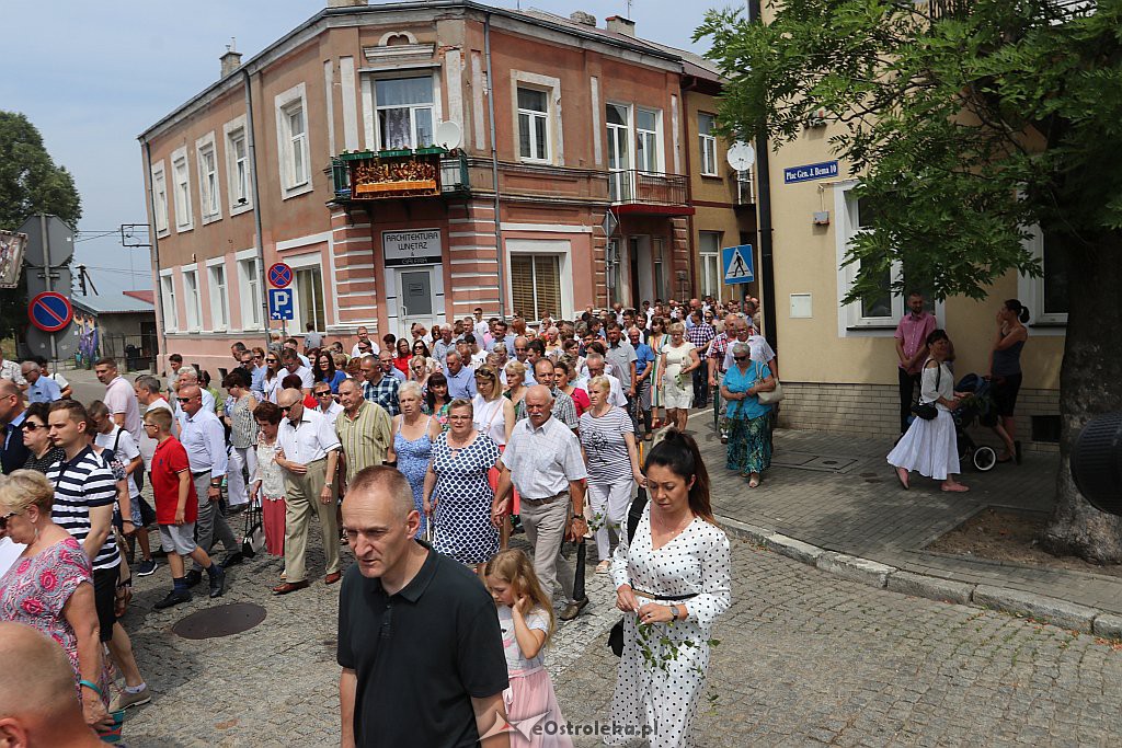 Procesja Bożego Ciała w parafii pw. Nawiedzenia NMP w Ostrołęce [20.06.2019] - zdjęcie #35 - eOstroleka.pl
