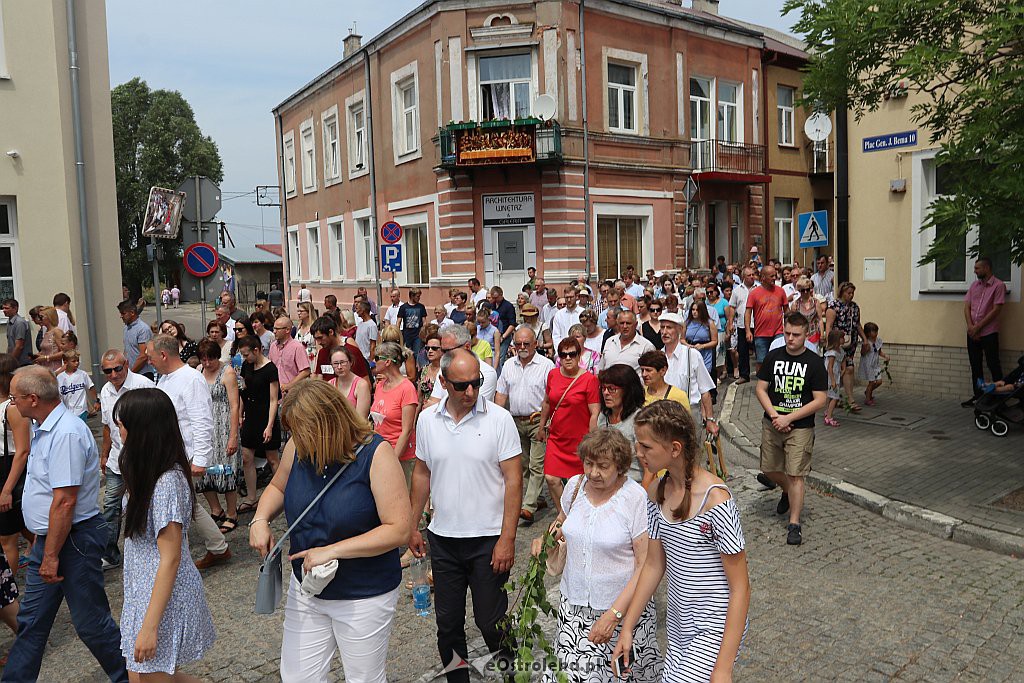 Procesja Bożego Ciała w parafii pw. Nawiedzenia NMP w Ostrołęce [20.06.2019] - zdjęcie #13 - eOstroleka.pl