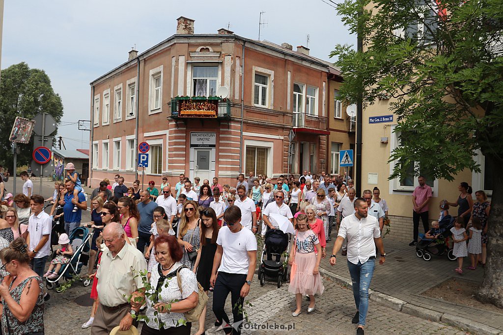 Procesja Bożego Ciała w parafii pw. Nawiedzenia NMP w Ostrołęce [20.06.2019] - zdjęcie #4 - eOstroleka.pl