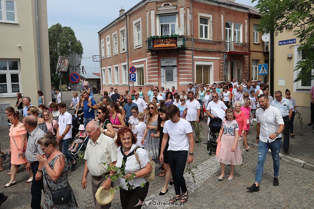 Procesja Bożego Ciała w parafii pw. Nawiedzenia NMP w Ostrołęce [20.06.2019] - zdjęcie #3 - eOstroleka.pl