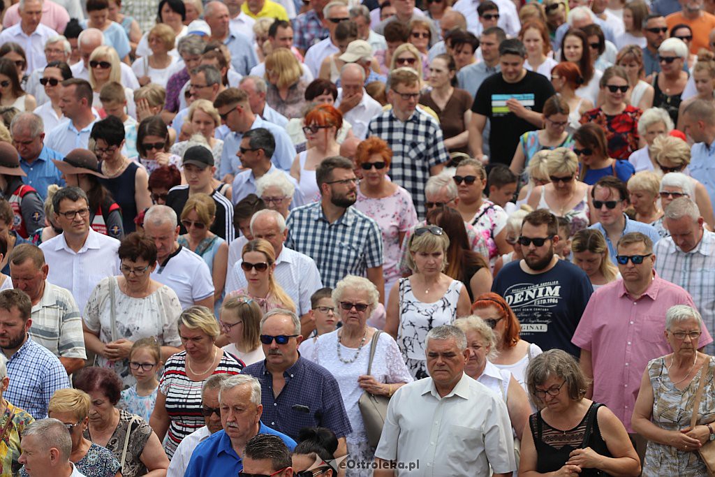 Procesja Bożego Ciała w parafii pw. św. Franciszka z Asyżu w Ostrołęce [20.06.2019] - zdjęcie #107 - eOstroleka.pl