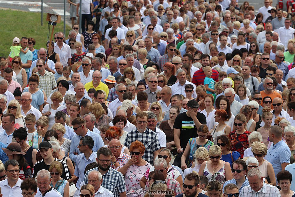 Procesja Bożego Ciała w parafii pw. św. Franciszka z Asyżu w Ostrołęce [20.06.2019] - zdjęcie #106 - eOstroleka.pl