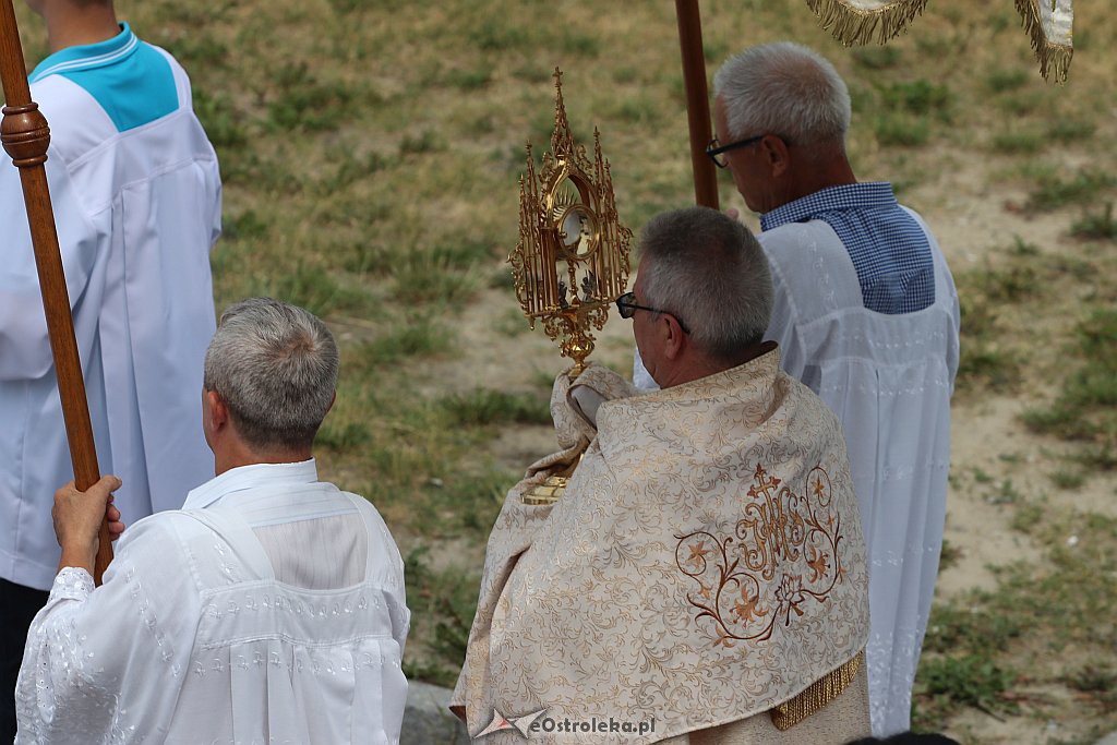 Procesja Bożego Ciała w parafii pw. św. Franciszka z Asyżu w Ostrołęce [20.06.2019] - zdjęcie #104 - eOstroleka.pl