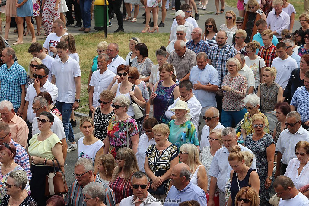 Procesja Bożego Ciała w parafii pw. św. Franciszka z Asyżu w Ostrołęce [20.06.2019] - zdjęcie #100 - eOstroleka.pl
