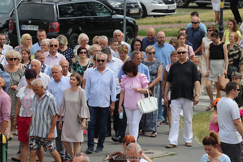 Procesja Bożego Ciała w parafii pw. św. Franciszka z Asyżu w Ostrołęce [20.06.2019] - zdjęcie #84 - eOstroleka.pl