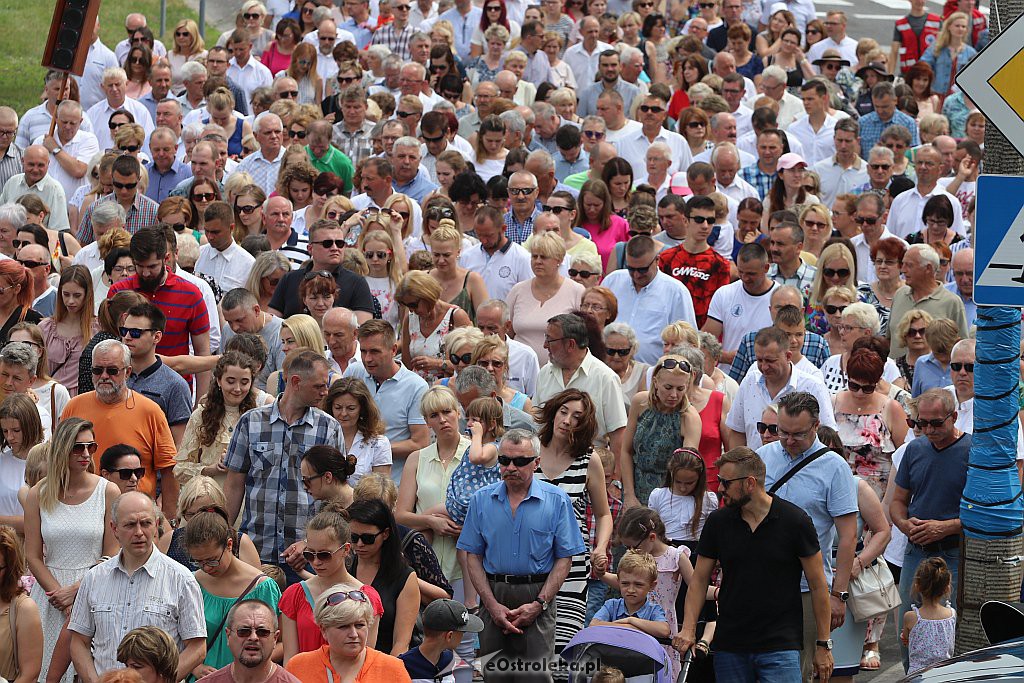 Procesja Bożego Ciała w parafii pw. św. Franciszka z Asyżu w Ostrołęce [20.06.2019] - zdjęcie #81 - eOstroleka.pl